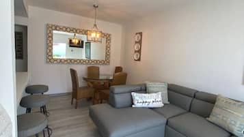 Smart TV, fireplace