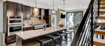 Downtown WP River Front Villa 244 I Private Hot Tub I Great Views I Discounted Attractions