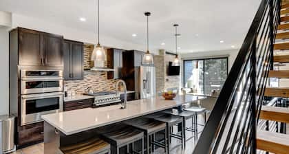 Downtown WP River Front Villa 244 I Private Hot Tub I Great Views I Discounted Attractions