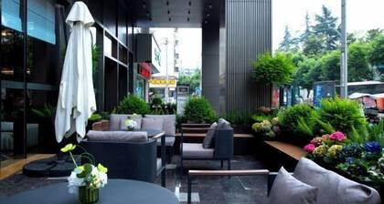 New Joy Hotel (Internatial Trade Spring Department Store Shopping)