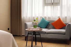 Room - New Joy Hotel (Internatial Trade Spring Department Store Shopping) (Zunyi)