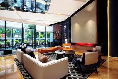 New Joy Hotel (Internatial Trade Spring Department Store Shopping)