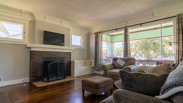 Una Smart TV, libros