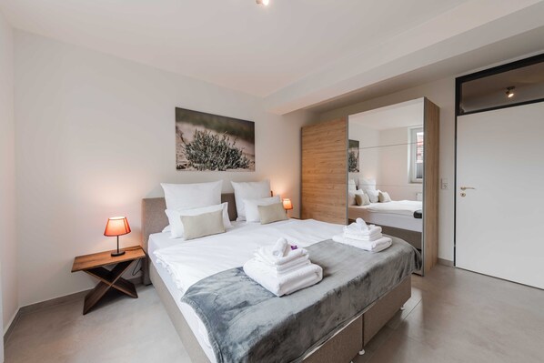 1 bedroom, iron/ironing board, travel crib, WiFi