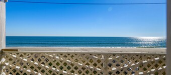 "Jolly Roger III"  - Oceanfront Home, 7 Bedrooms / 5 Bathrooms