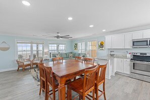 Interior - "Mocean Granted" - Oceanfront Home, 5 Bedrooms / 4 Bathrooms (Holden Beach)