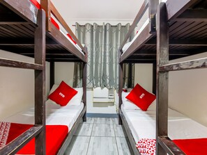 Standard Quadruple Room | Bed sheets - Metro Deluxe Residences (Pasay)