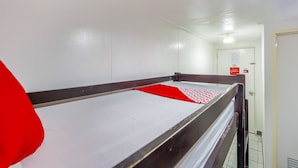 Standard Quadruple Room - Metro Deluxe Residences (Pasay)