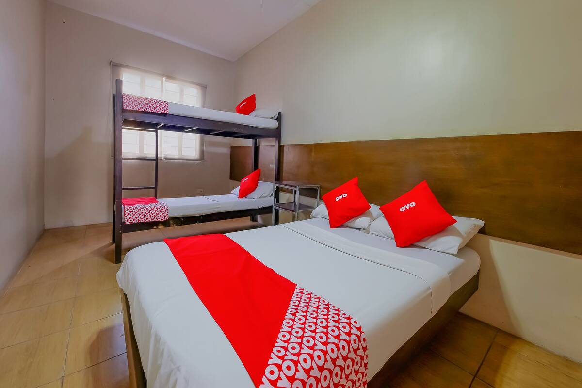 1 bedroom, bed sheets