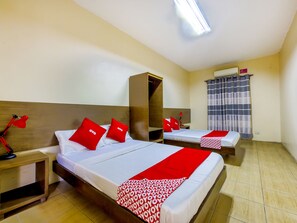 Quadruple Room | Bed sheets - Metro Deluxe Residences (Pasay)