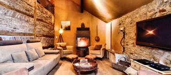 Relaxing Retreat Near Forests