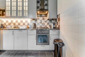 Réfrigérateur, micro-ondes, four, lave-vaisselle