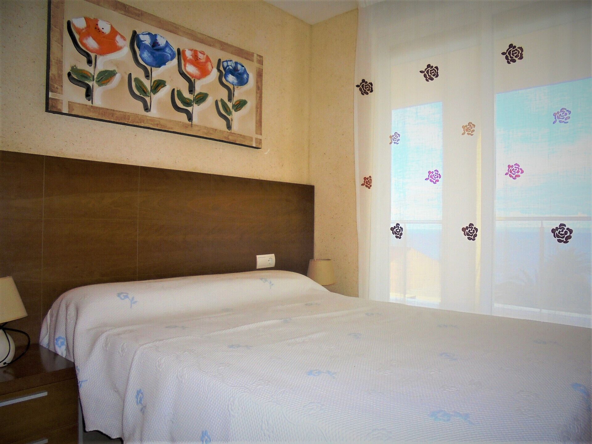 1 bedroom, bed sheets