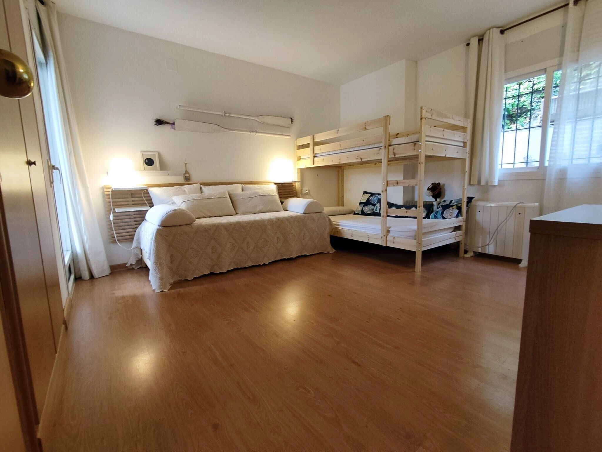 2 bedrooms, iron/ironing board, free WiFi, bed sheets