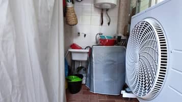 Bathtub, free toiletries, hair dryer, towels