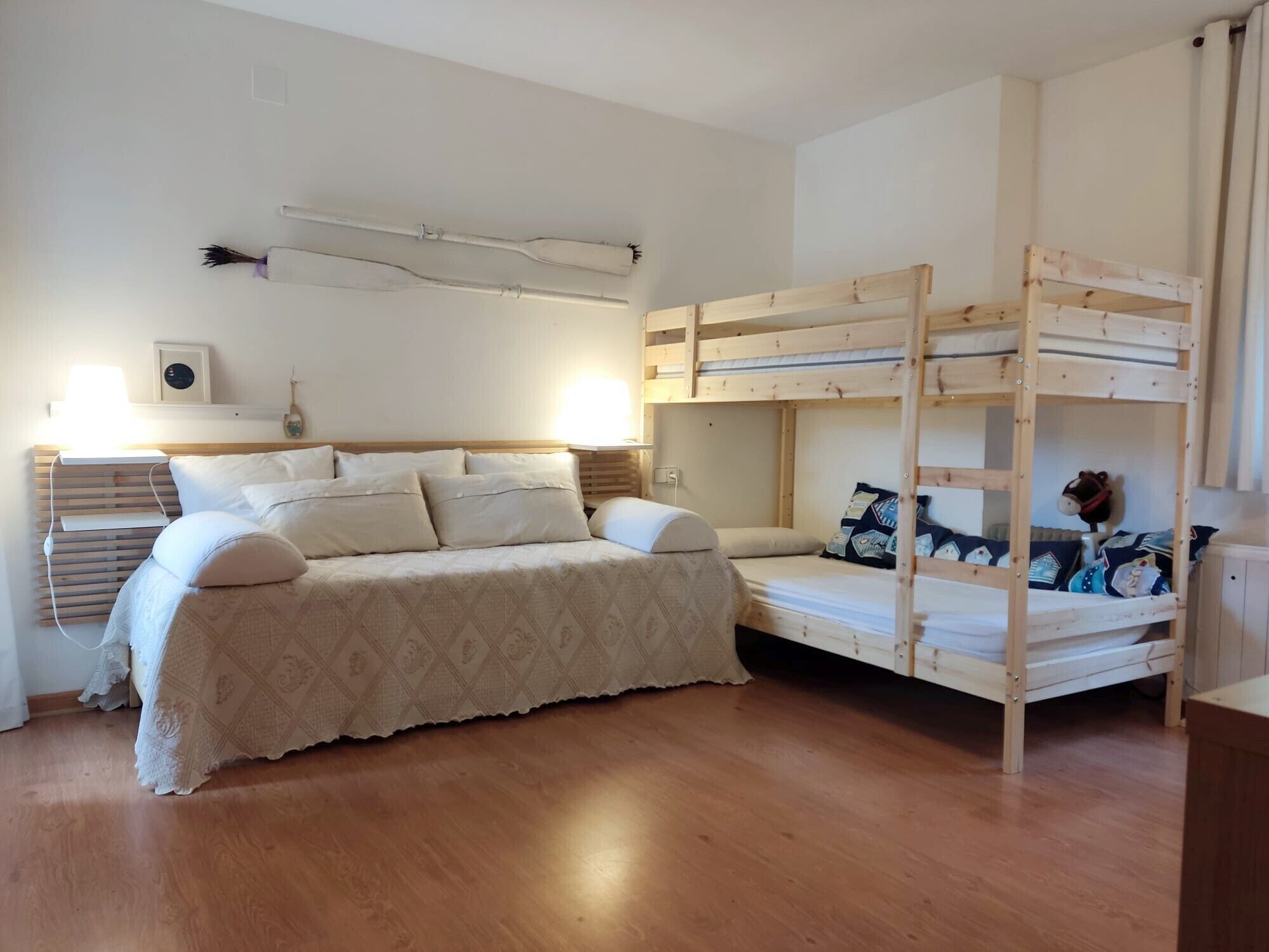 2 bedrooms, iron/ironing board, free WiFi, bed sheets