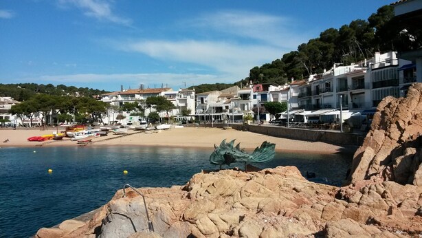 A coastal town with a rocky shoreline, a sandy beach, and buildings with balconies overlooking the sea. - Apto Residencial en Tamariu with Mountain View, Pool, Wi-Fi & Garden (Tamariu)