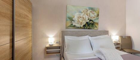 1 slaapkamer, een strijkplank/strijkijzer, gratis wifi, beddengoed