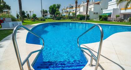 Villa spacieuse en bord de mer avec vue sur la mer, jardin et Wi-Fi