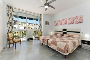 3 bedrooms, iron/ironing board, free WiFi, bed sheets - Spacious Beachfront Villa with Sea View, Garden & Wi-Fi (Estepona)
