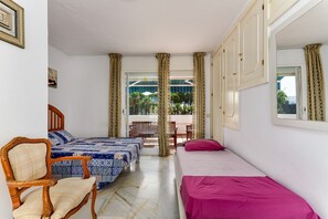 3 slaapkamers, een strijkplank/strijkijzer, gratis wifi, beddengoed