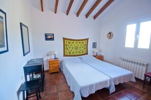 3 bedrooms, iron/ironing board, free WiFi, bed sheets - Villa Cortijo Bellavista with Mountain View, Pool, Wi-Fi, Garden & Terrace (Cómpeta)