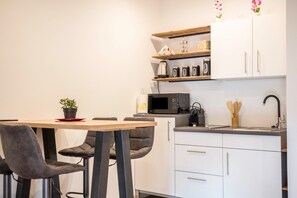 Dining - Studio Apartment 'Sweet Moon' with Mountain View, Private Terrace and Wi-Fi (Merano)