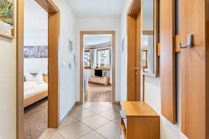 Interior - Apartment "Pramstaller Kron" with Mountain View, Wi-Fi, Terrace & Garden (St. Lorenzen)