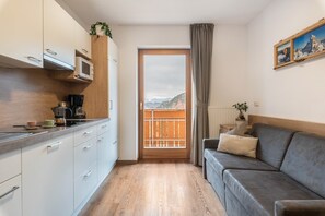 Interior - Apartment "Pramstaller Panorama" with Mountain View, Wi-Fi, Balcony & Garden (St. Lorenzen)