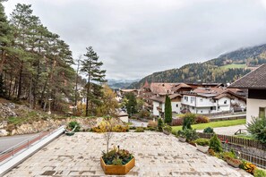 Property grounds - Apartment "Pramstaller Panorama" with Mountain View, Wi-Fi, Balcony & Garden (St. Lorenzen)