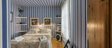 4 makuuhuonetta, silitysrauta/-lauta, ilmainen Wi-Fi, vuodevaatteet