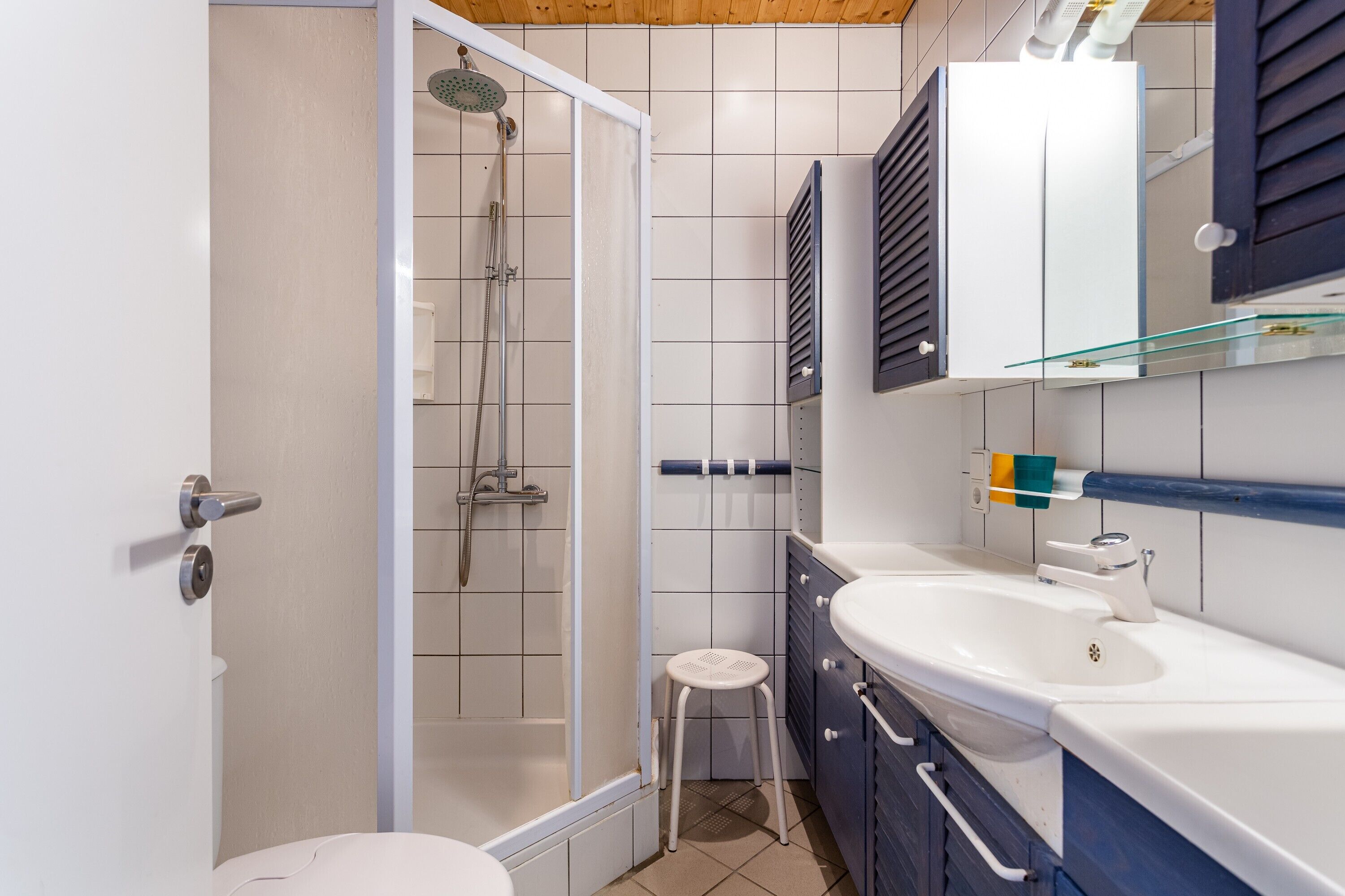 Een douche, een haardroger, handdoeken
