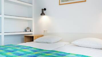 2 chambres, fer et planche Ă repasser, draps fournis