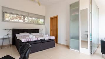 5 habitaciones, tabla de planchar con plancha y wifi gratis