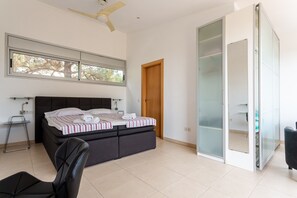 5 dormitoris, planxa i posts de planxar, wifi gratuïta i roba de llit 