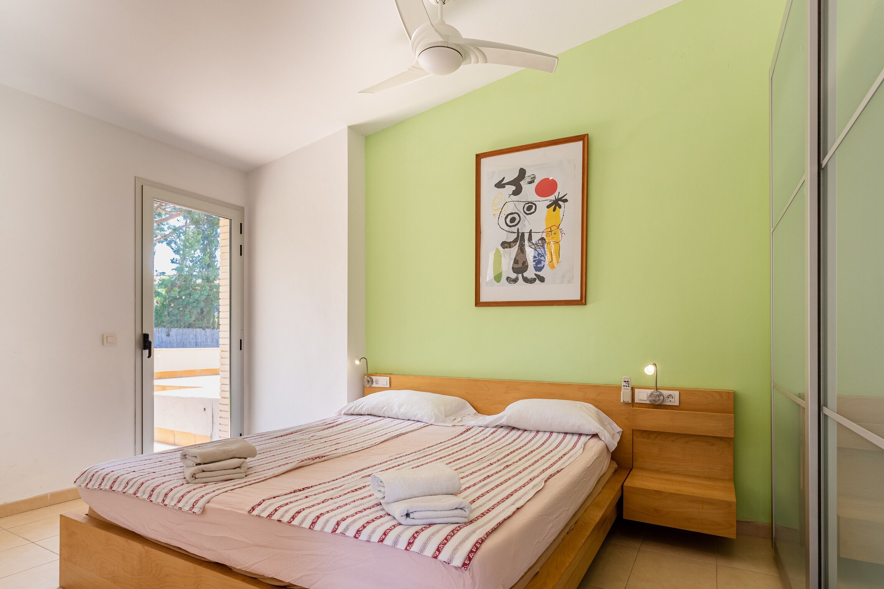 5 makuuhuonetta, silitysrauta/-lauta, ilmainen Wi-Fi, vuodevaatteet