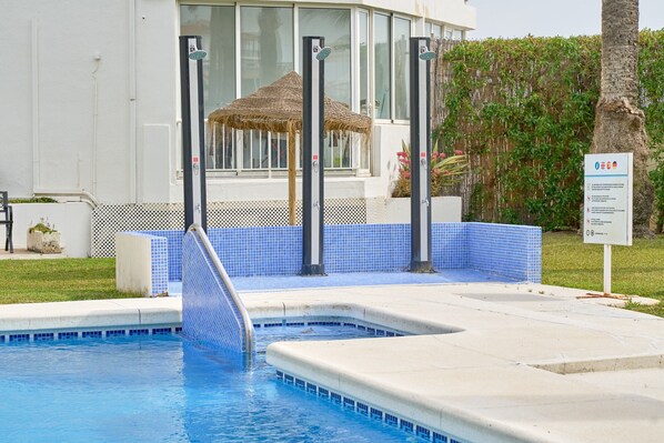 Pool - Large 1-bed Apartment with Shared Pool, Garden, A/C & Wi-Fi (Nerja)