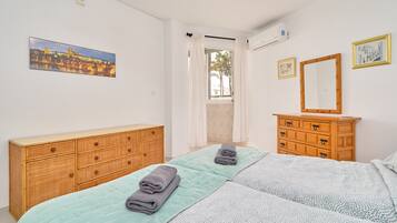 1 bedroom, WiFi (free), bed sheets