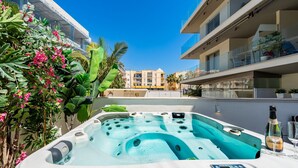 Outdoor spa tub - Apartment 'Luxurious Two Bed' with Private Terrace, Wi-Fi and Air Conditioning (Torrox)