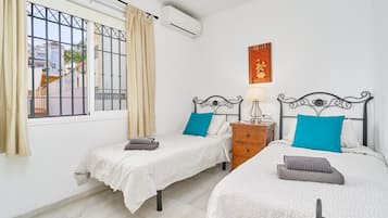 3 slaapkamers, een strijkplank/strijkijzer, gratis wifi, beddengoed