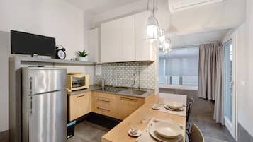 Fridge, stovetop, cookware/dishes/utensils