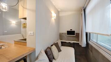 1 habitación, tabla de planchar con plancha, wifi gratis y ropa de cama