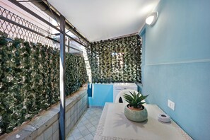 Outdoor dining - 'Victoria Apartments Tempi moderni' with Terrace, A/C & Wi-Fi (Diano Marina)