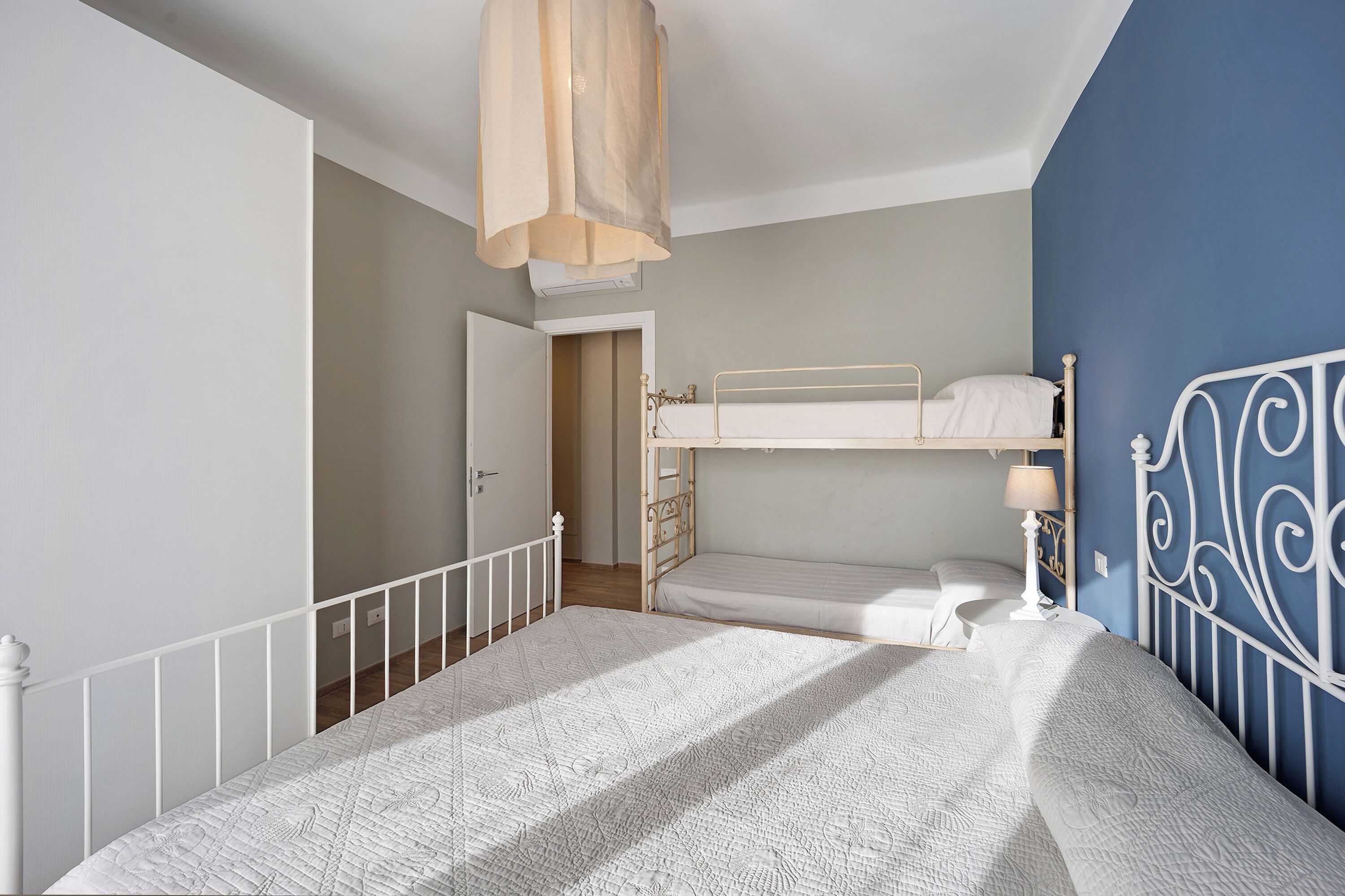 2 chambres, fer et planche à repasser, Wi-Fi gratuit, draps fournis