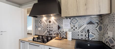 冷蔵庫、電子レンジ、コンロ、食器洗い機