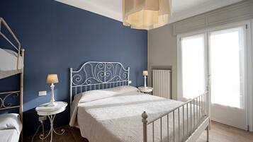 2 habitaciones, tabla de planchar con plancha y wifi gratis