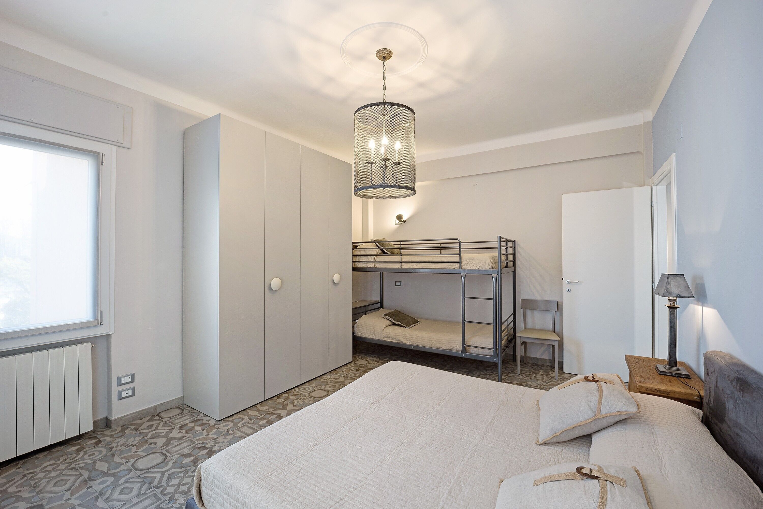 1 habitación, tabla de planchar con plancha, wifi gratis y ropa de cama 