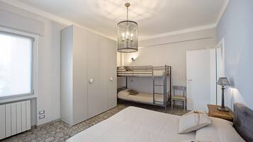 1 habitación, tabla de planchar con plancha, wifi gratis y ropa de cama