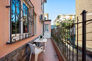 Outdoor dining - 'Victoria Apartments Fil Rouge' with Balcony, A/C & Wi-Fi (Diano Marina)