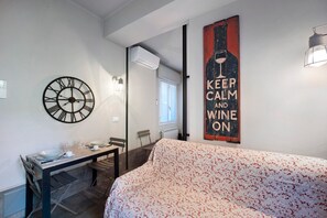 1 dormitori, planxa i posts de planxar, wifi gratuïta i roba de llit 